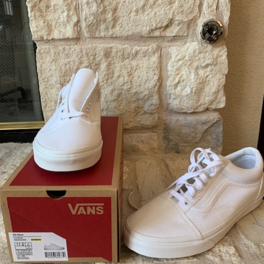 Never Worn - Mens Canvas Old Skool White Vans - Size 11  - With box